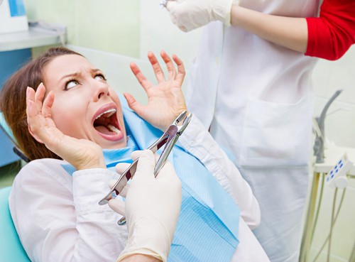 woman afraid of the dentist